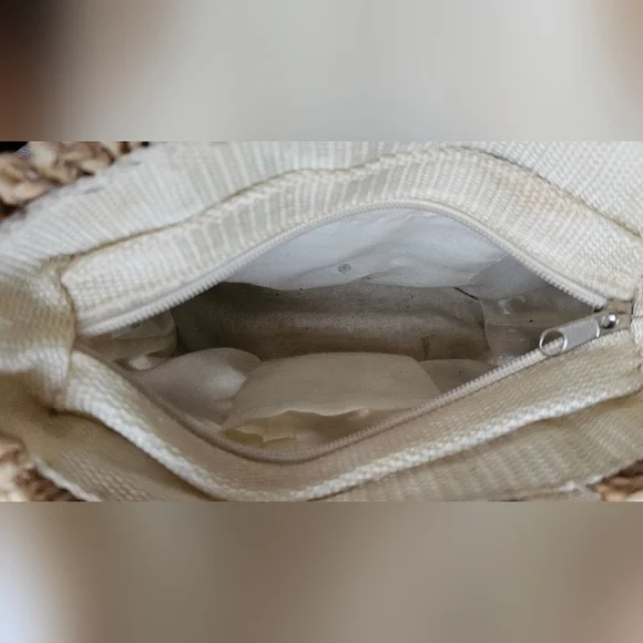 Vintage Woven Floral Straw Handbag with Wooden Handles - Picture 5 of 10